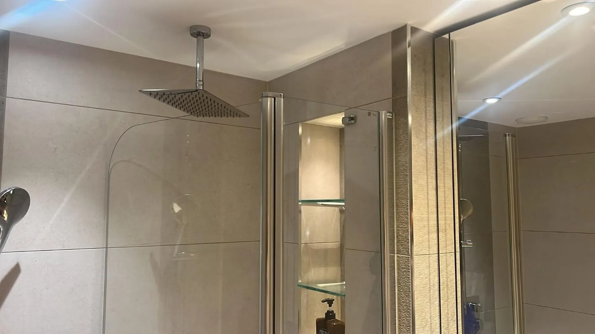 Impeccable 1-Bed Apartment Barking  United Kingdom